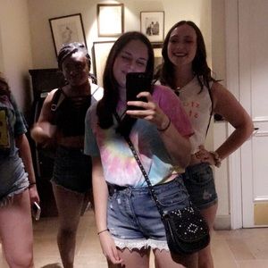 Meet your Posher, Lara